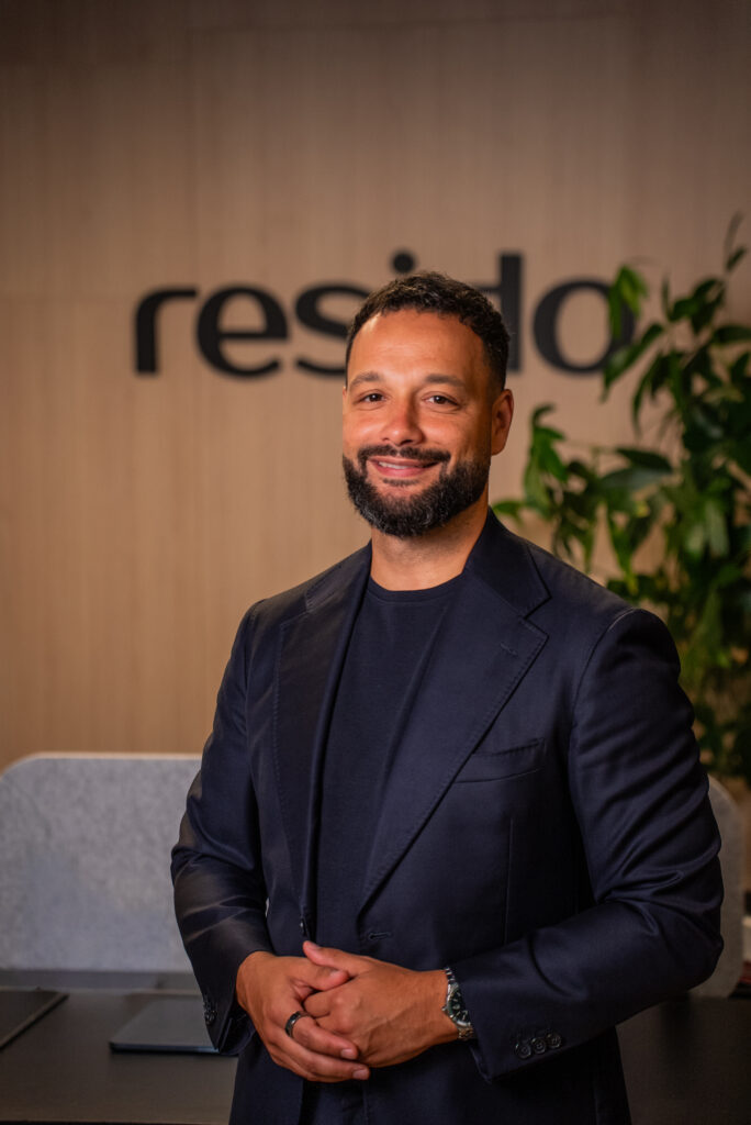 Ako nepracovať do 65 rokov: Aj s priemerným platom je finančná sloboda reálna, stačí investovať pár eur mesačne (článok pre Startitup)