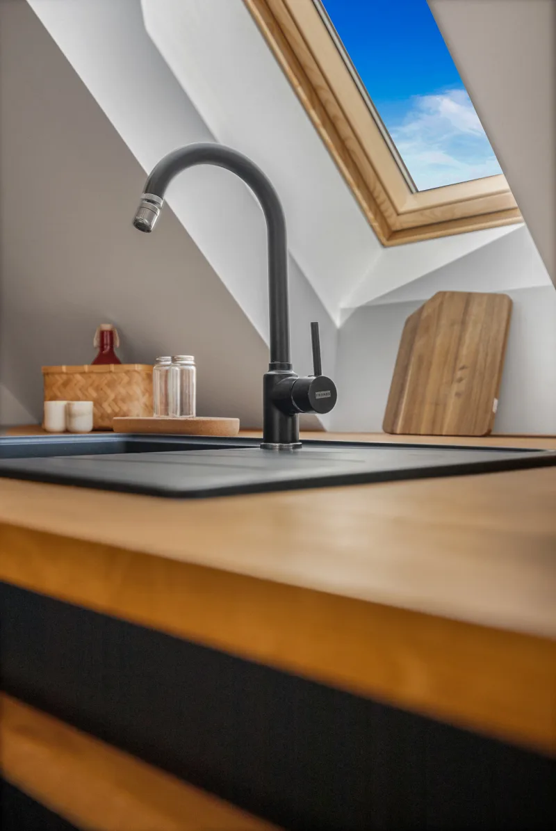 Veľkorysý rekonštruovaný mezanín (117 m²) pri Horskom parku so záhradou a parkovaním