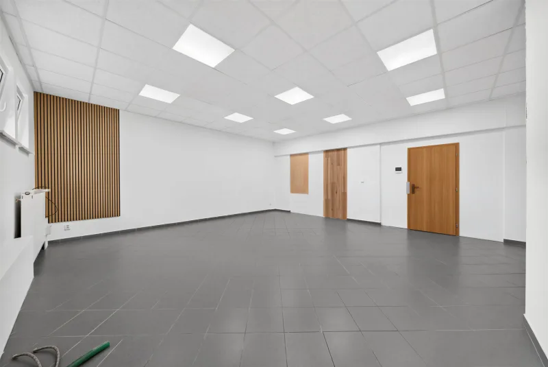 Priestor pre vaše podnikanie na prenájom priamo v centre Šale