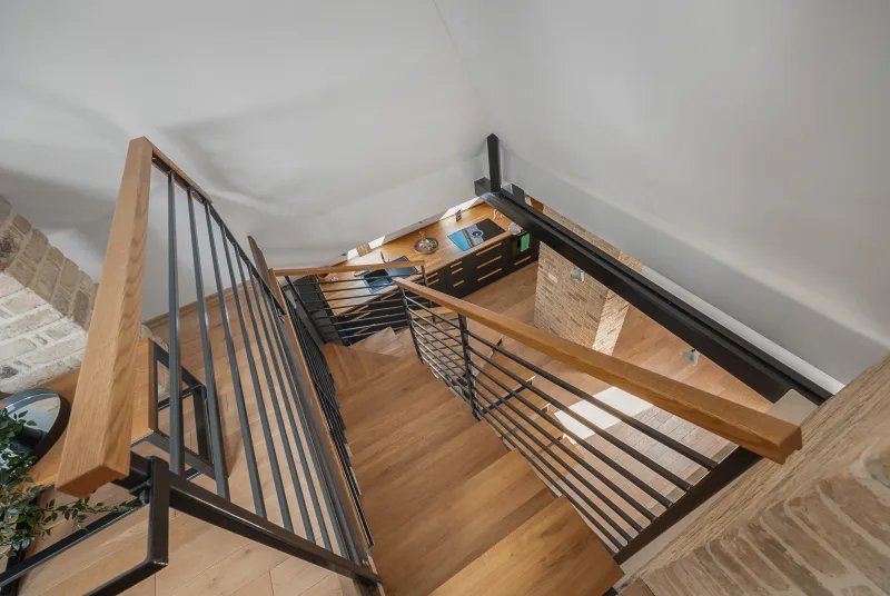 Veľkorysý rekonštruovaný mezanín (117 m²) pri Horskom parku so záhradou a parkovaním