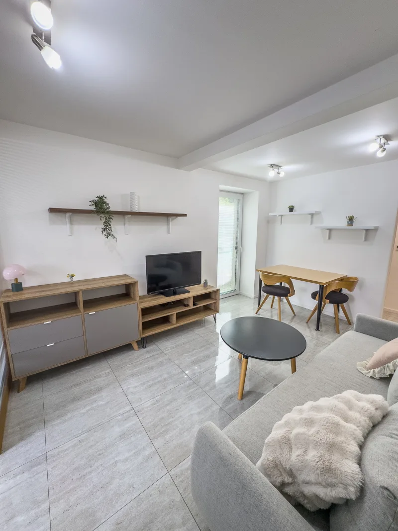 Priestranný 2.5 izbový byt s terasou a parkovacím miestom