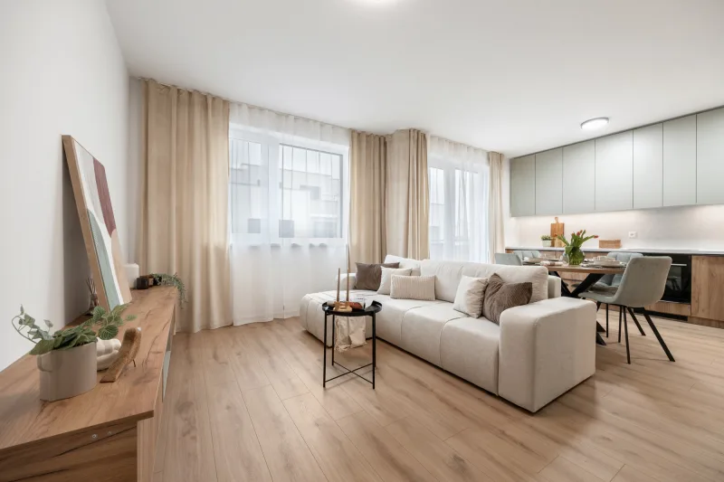 Novo zariadený, kvalitne vybavený 3-izbový byt s dvomi balkónmi a parkovaním na prenájom vo Hviezdoslavove
